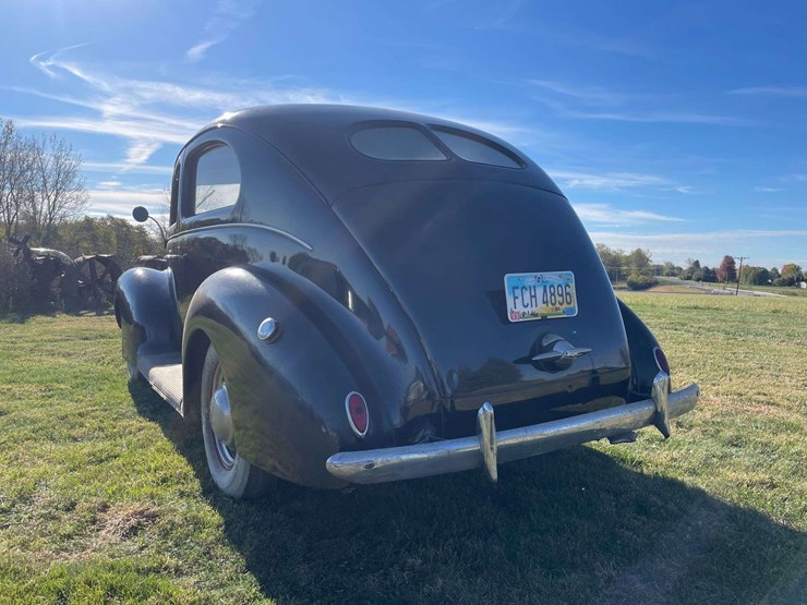 1938-ford-two-door-deluxe-sedan---original-car!-image-3
