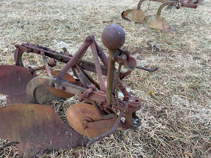 two-bottom-fordson-plow-image-17
