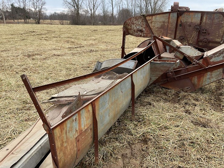 gleaner-fordson-mounted-combine-image-36