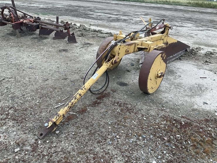 custom-1-way-pull-v-ditcher-image-3