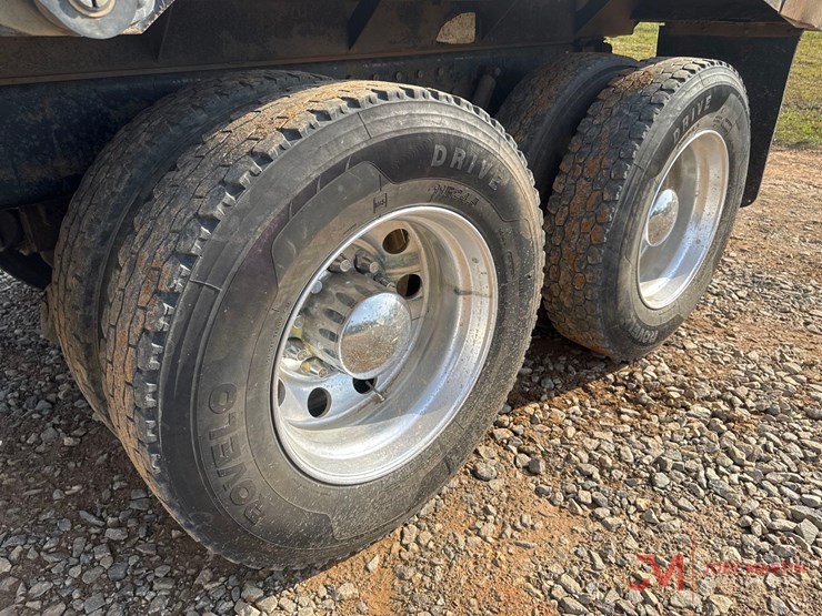 1999-peterbilt-357-image-11