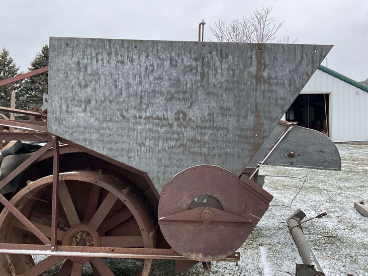 fordson-with-mounted-gleaner-combine-image-39