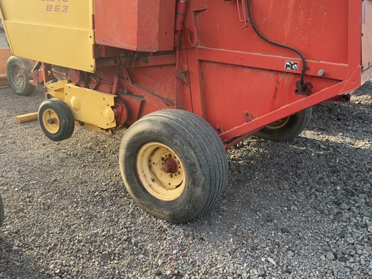 new-holland-853-image-7