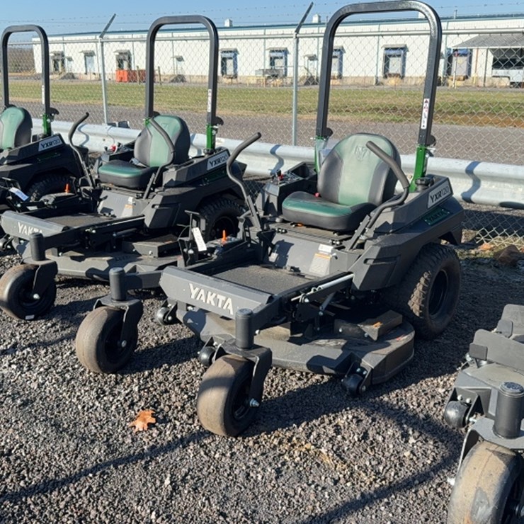 #4033 • YAKTA YXR 120 ZERO TURN MOWER