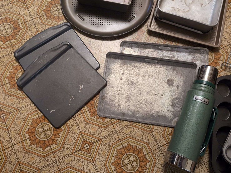 assorted-kitchenware:-baking-pans,-dishes,-and-stanley-thermos-image-3
