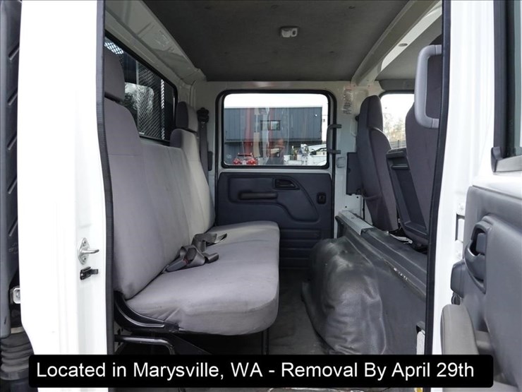 2017-isuzu-nqr-image-12