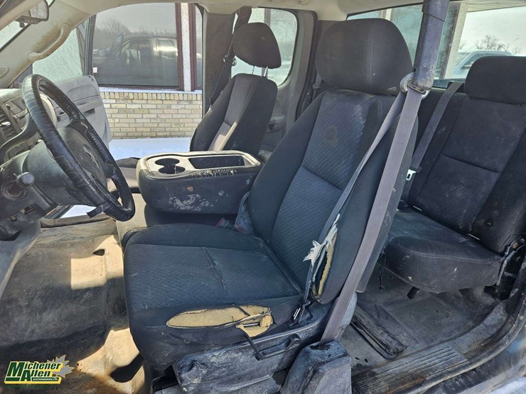 2011-chevrolet-silverado-1500-image-15