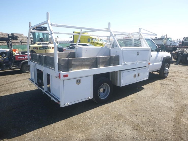 2002-chevrolet-3500-image-3