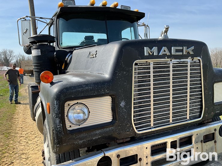 1987-mack-r688st-image-10