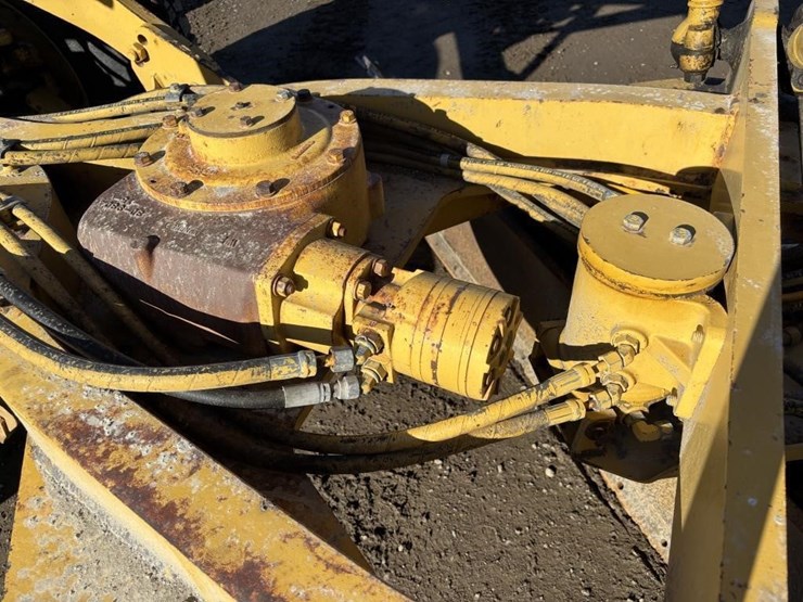 caterpillar-143h-image-13