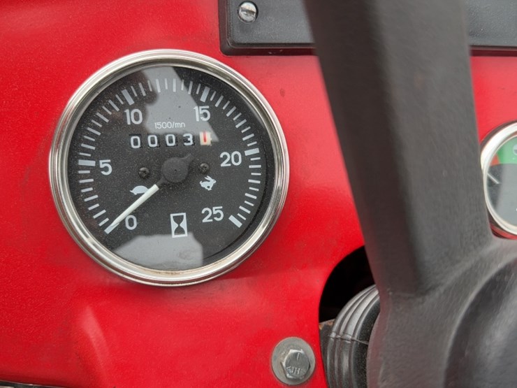 massey-ferguson-240-image-17