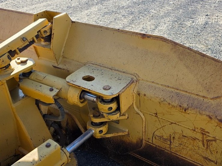 2005-caterpillar-d4g-xl-image-44