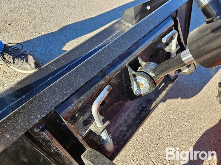 2025-massey-ferguson-730-image-15