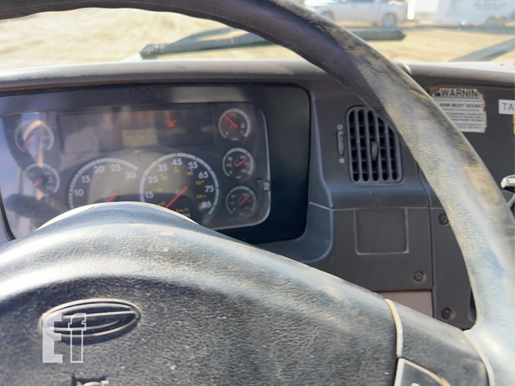 2005-sterling-lt9500-image-47