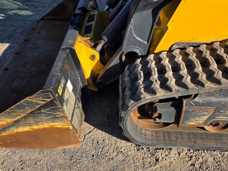 2023-deere-331g-image-31