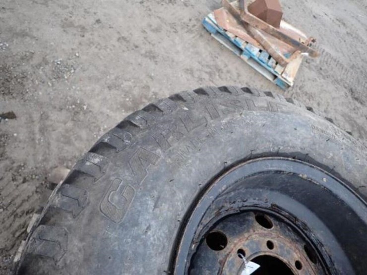 qty-of-(4)-carlisle-31x13.50-15-tire(s)-&-rim(s)-image-5