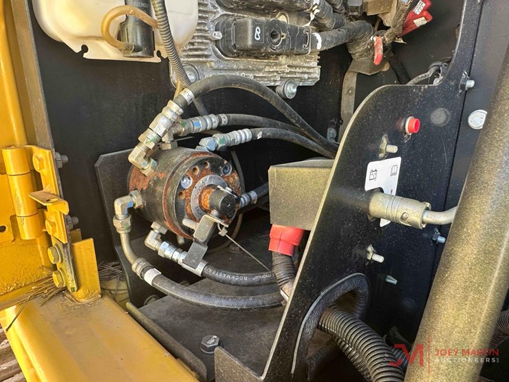 2021-deere-200-lc-image-8