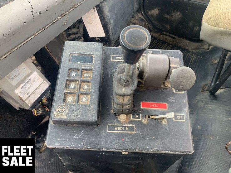 1999-freightliner-fl80-image-16