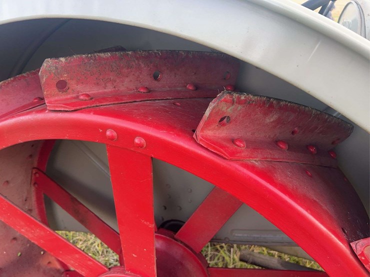 brand-new-never-used-1925-fordson-tractor-image-35