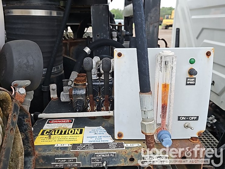 2004-international-7400-image-26