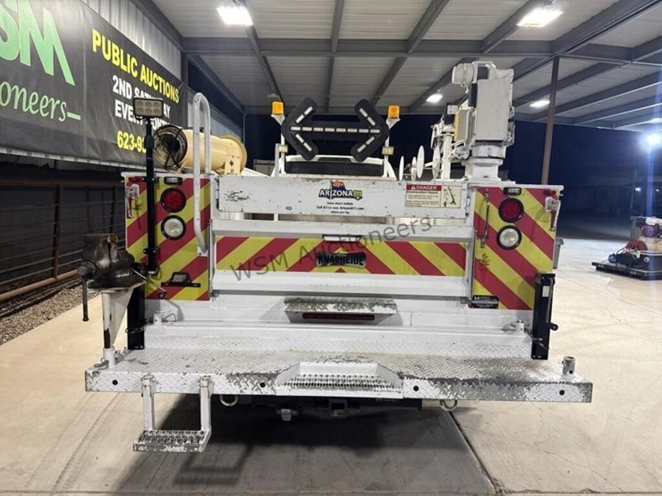 2017-ford-f550-image-8