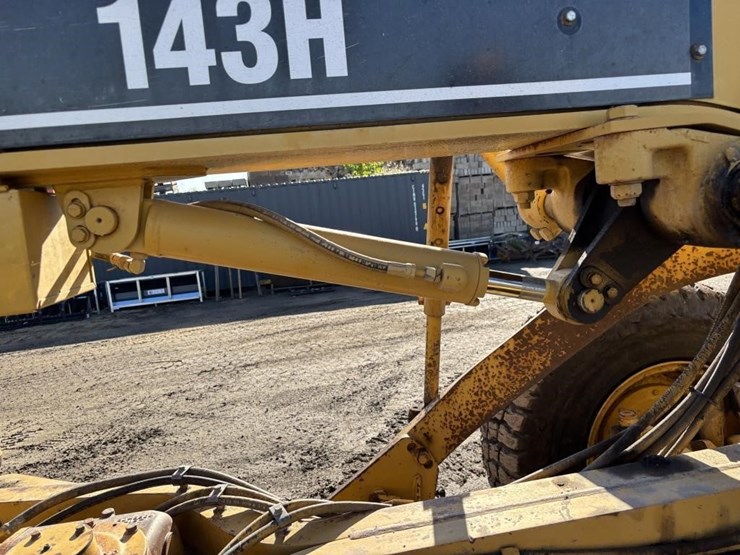 caterpillar-143h-image-32