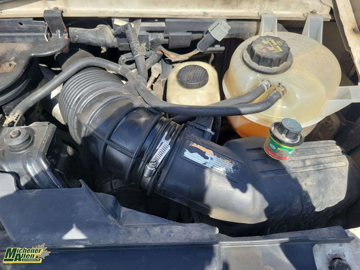 2004-ford-cargo-image-28