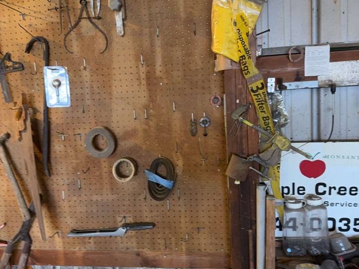 craftsman-blade-clock-and-assorted-hand-tools-image-5