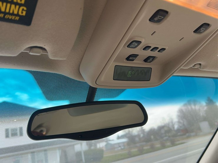 2005-lincoln-town-car-image-56