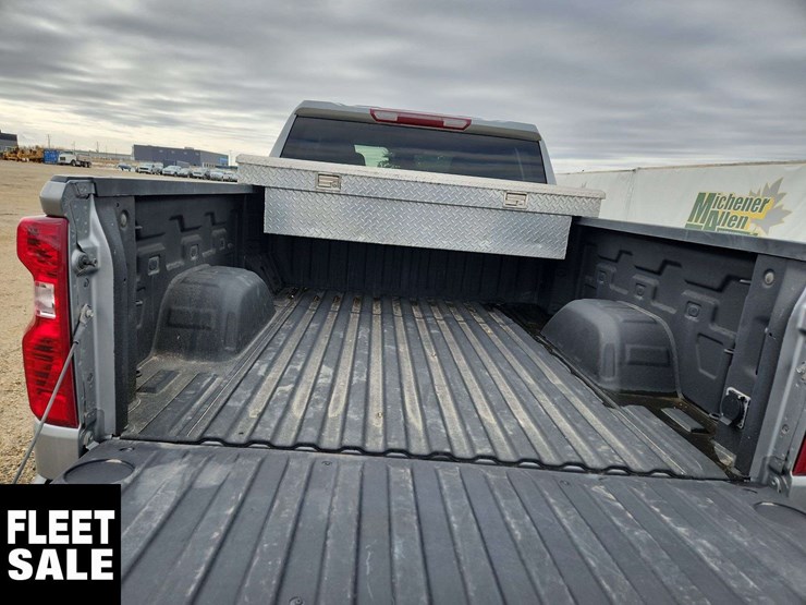 2023-chevrolet-silverado-1500-image-16