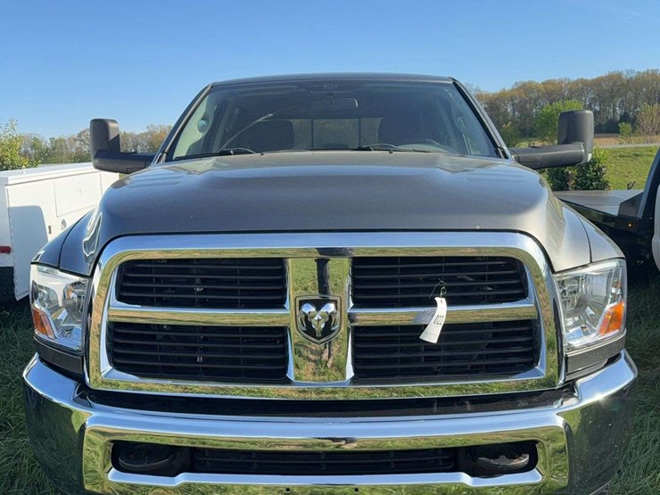 2011-dodge-ram-2500-image-2