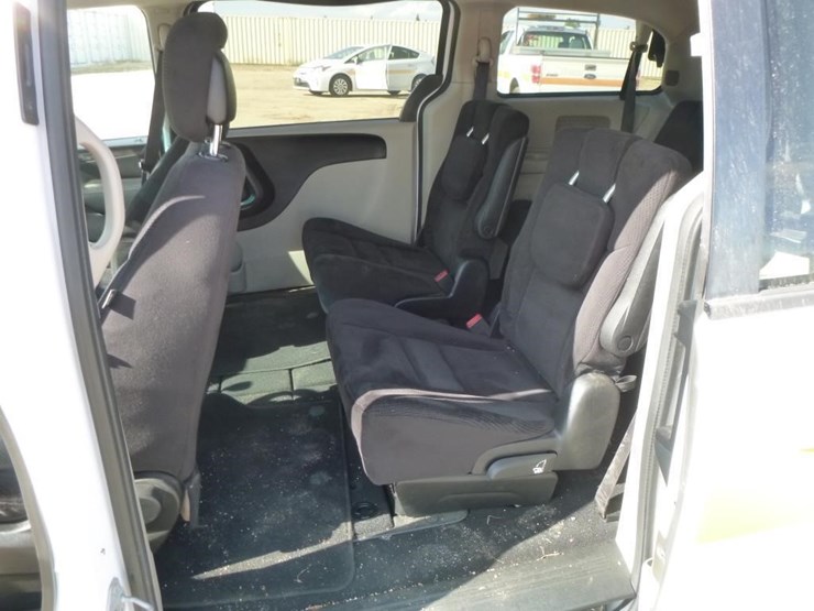 2014-dodge-grand-caravan-image-8