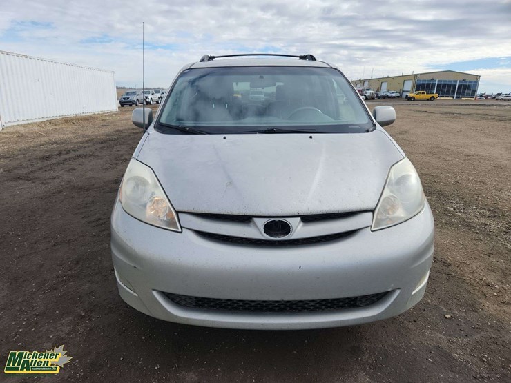 2007-toyota-sienna-le-image-9