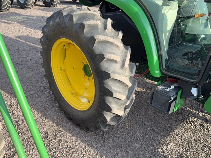 john-deere-4052r-image-7