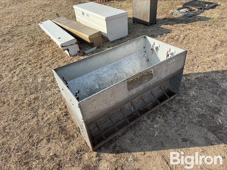 big-husky-pig-feeder-image-3