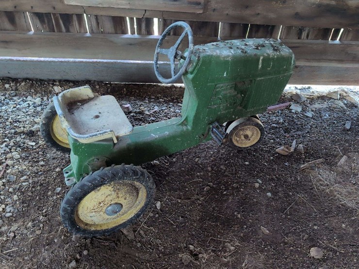 john-deere-pedal-car-image-4