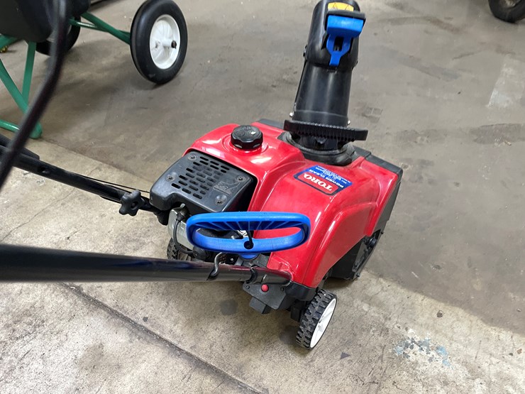 #2521-•-toro-power-clear-snowblower-(columbia-heights,-mn)-image-5