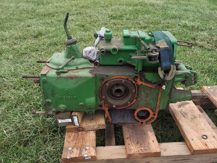 john-deere-tractor-transmission-assembly-image-1