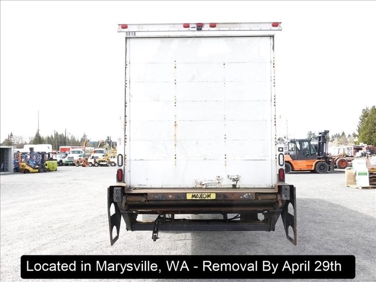 2009-hino-268-image-24