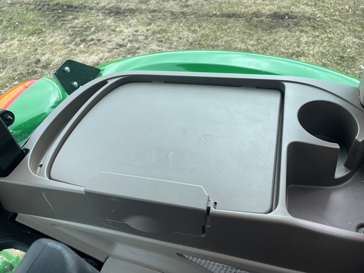 2019-john-deere-5090m-image-61