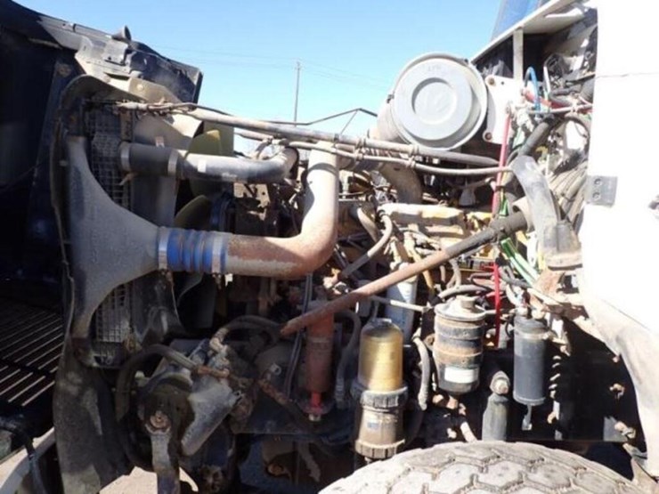 2001-freightliner-fld112-image-20