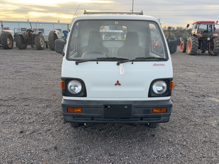 #3085-•-1992-mitsubishi-mini-truck-image-2