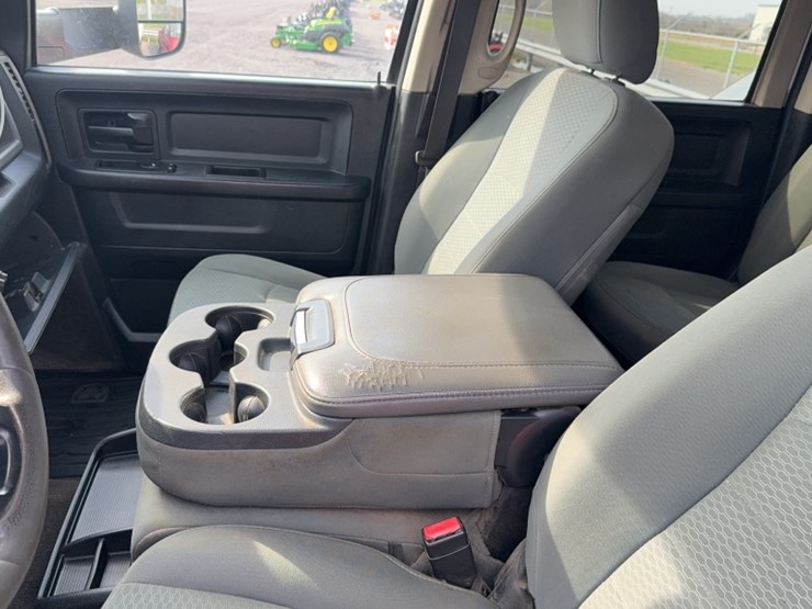 2015-dodge-2500-image-18