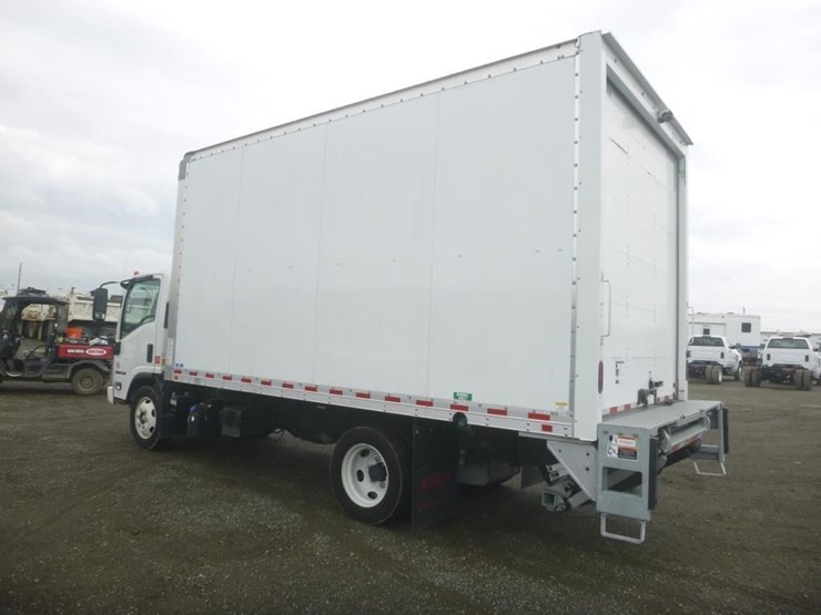 2023-isuzu-nrr-image-4