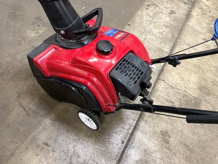 #2521-•-toro-power-clear-snowblower-(columbia-heights,-mn)-image-8