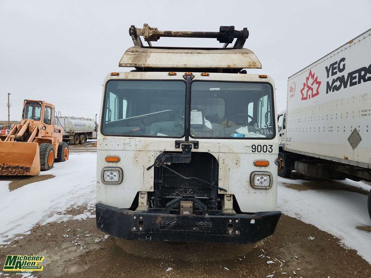 2019-peterbilt-520-image-6