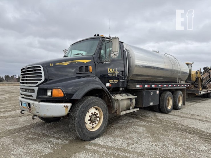 2005-sterling-lt9500-image-62