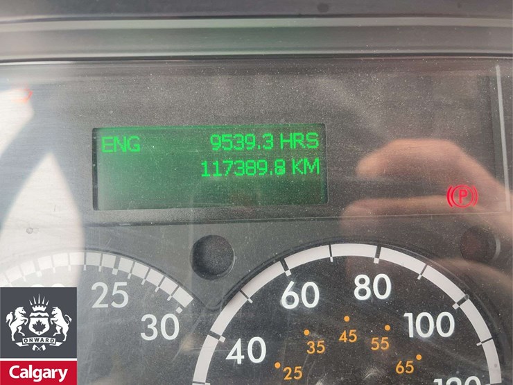 2016-freightliner-m2-106-image-24