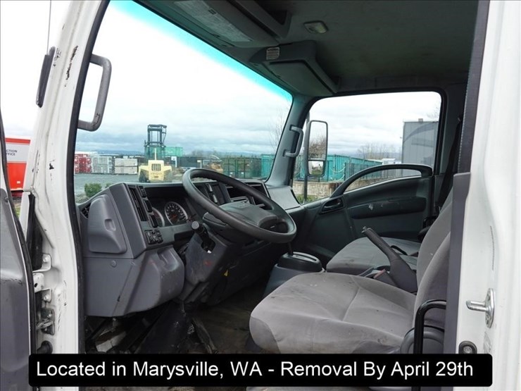 2016-isuzu-nqr-image-6