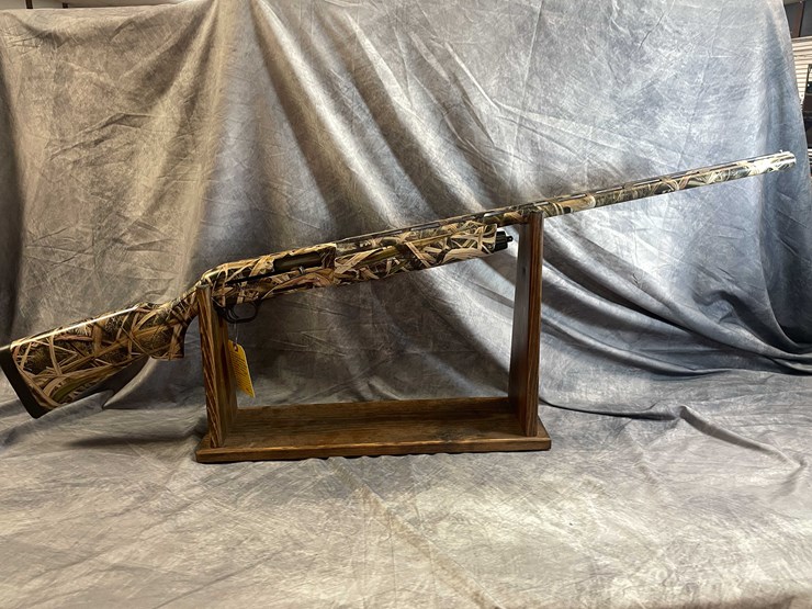 #10082-•-remington-v3-field-sport,-12-ga.-semi-auto-shotgun,-sn:-rn28026a-image-1